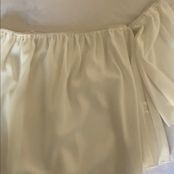 Off the shoulder white top - Picture 4 of 4